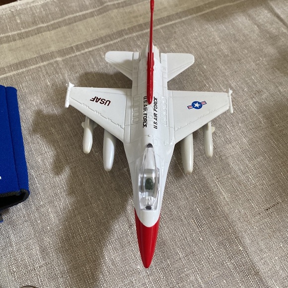 USAF Thunderbird model plane and mementos - Picture 2 of 8